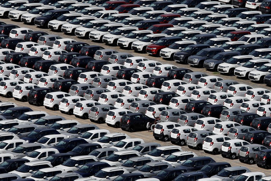 ForbesIndia's tweet photo. Can small cars make it big again? Festive season has always been a reason to cheer for carmakers, but this year, analysts are sceptical: https://t.co/xLhBisFxVw | By @itsmerajiv_07 https://t.co/vGd4fch8Hm