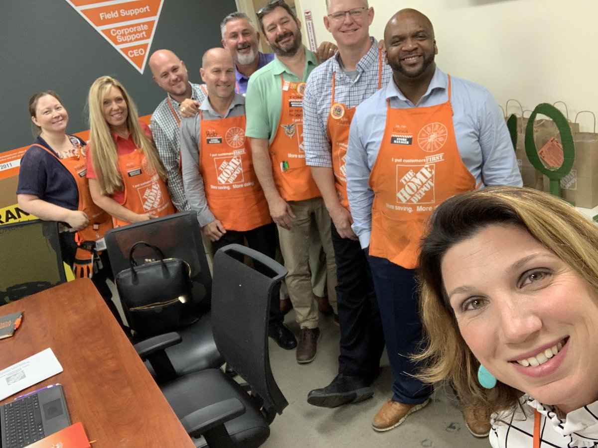 misshd03's tweet photo. Take a look at these leaders!! #D319 #ItsATeam! #EPdevelopment #KnowyourBusiness #FeedbackDevelopment @jjnelson95 @Bob15742780 @GunbarrelHD742 @Tbelk5 @l_tinsley @spartanbeast17 @robertkirkham26 @Megan_Watson55 https://t.co/21LlXDQSmS