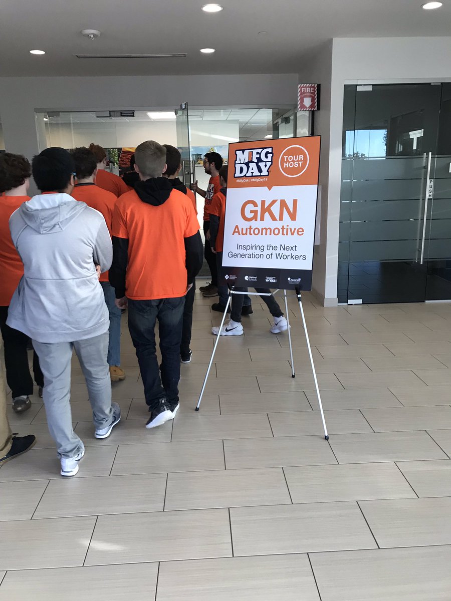 MichiganLEO's tweet photo. #MFGDay19 has officially started in Oakland County at @GKN_Automotive! Students are touring different manufacturers throughout the county to see what career options are available. #MiMFGWeek #GoingPROinMI #MFGOAK #MiMFGDay https://t.co/gapQ4XHZJY