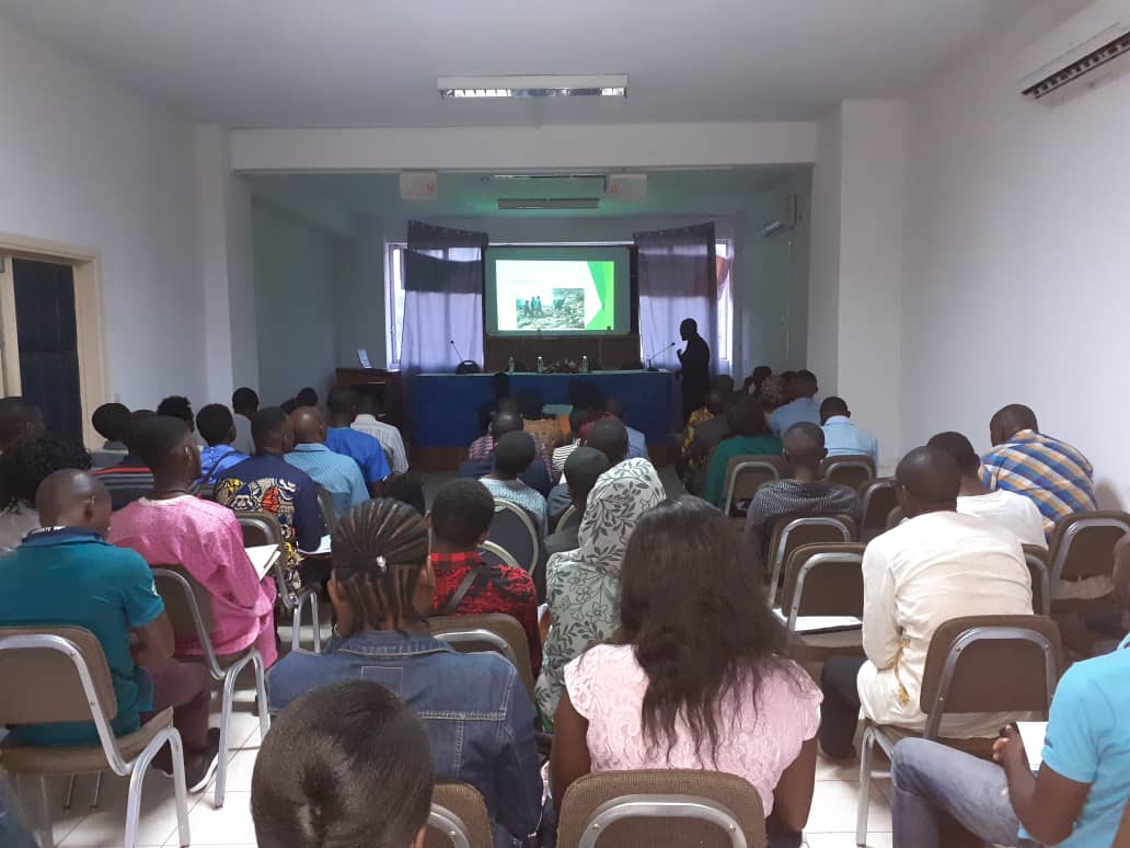 GroupHuse's tweet photo. #ThrowBack on our last #CaféScientifique, August edition successfully completed ! 😉We had an amazing knowledge share experience, while discussing on #environmental_security issues. Stay tuned for October edition🤝🏽#HumanSecurity #HUSE #E_waste #E_scrap #D3E @InspireAfrika https://t.co/3siXzVzngC