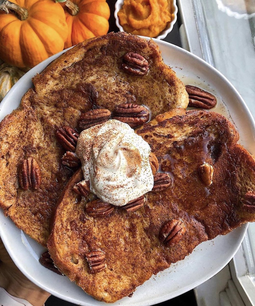 runinrabbit's tweet photo. F U E L E D F R I D A Y
Because sometimes you just need to treat yo self, especially when it involves pumpkin ππ€€π Recipe for Vegan Maple Pumpkin French Toast on our insta.π
#fueledfriday #foodfriday #foodisfuel #runnerfuel #runinrabbit #borntorunfree https://t.co/eOEX37Cyp4