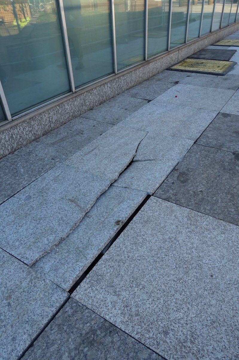 StreetWurrier's tweet photo. Itβs a cracking street venue. #WaverlyMall #CrazyEvents #CrazyPaving #EnjoyTheTrip #Edinburgh https://t.co/5uG15YFvmp