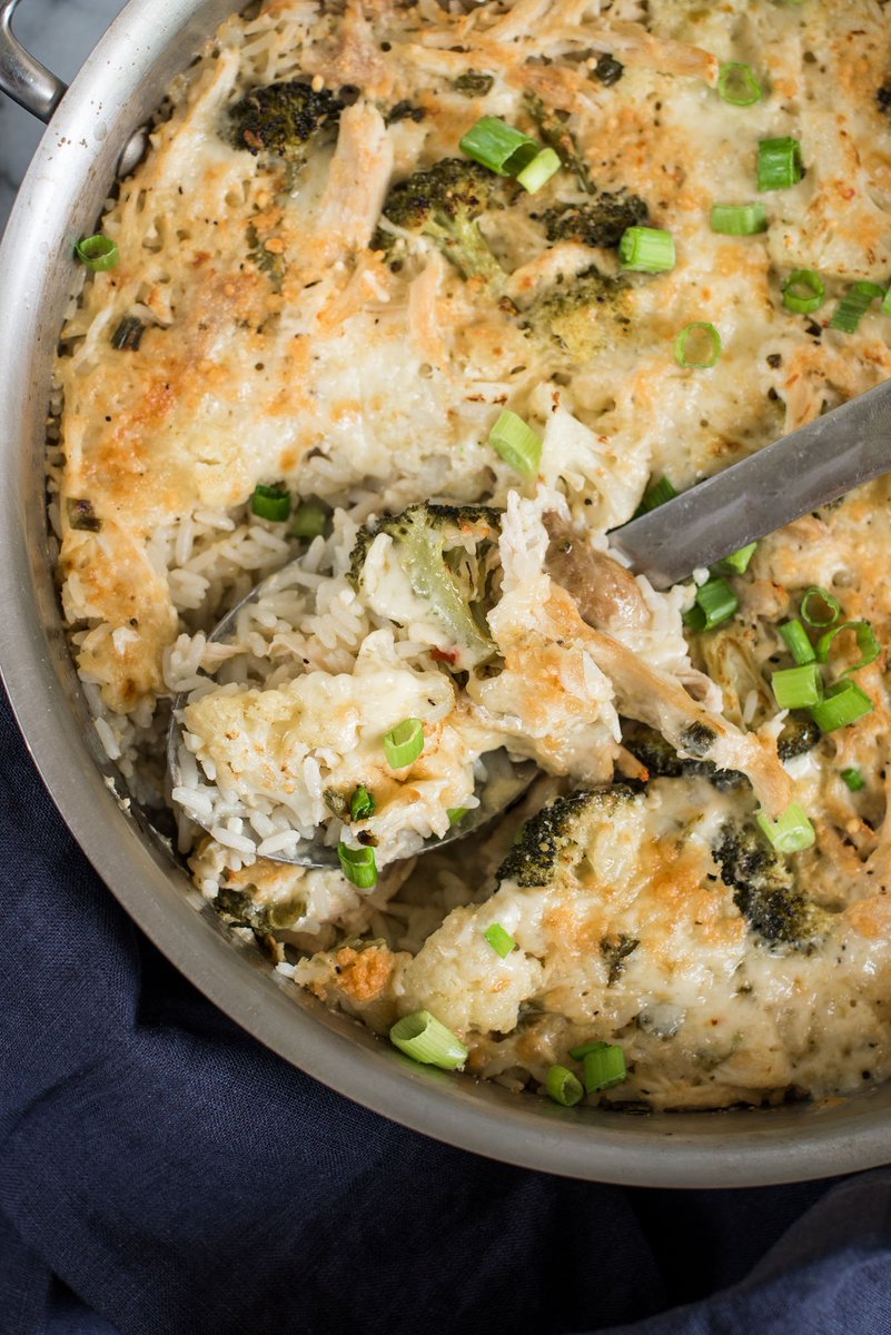 #ad This Cheesy Chicken and Rice Skillet is the perfect weeknight family dinner. It's easy, made in one pan, #glutenfree and ready in about 30 minutes! <a href="/cabotcheese/">Cabot Creamery Co-operative</a> #cabotcheese ⁠#healthyaperture 
⁠nutritiouseats.com/cheesy-chicken…⁠⠀