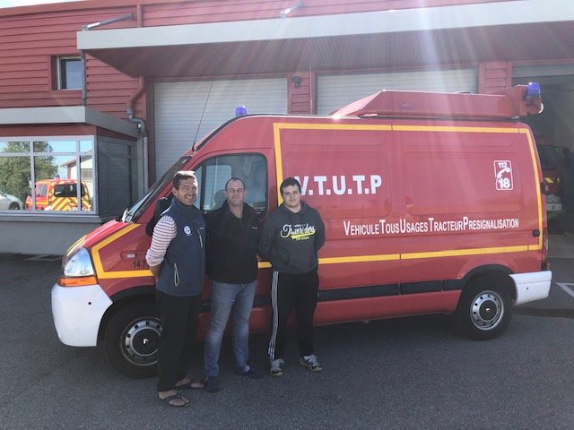 SDMIS69's tweet photo. [VÉHICULE] 🚒

Le jeudi 3 octobre, affectation d’un Véhicule Tout Usage Tracteur et de Présignalisation #VTUTP à la caserne de Taluyer Montagny, complément à la sécurité lors des interventions sur voies rapides. Ce véhicule complète la flotte de 5 engins opérationnels.
@SDMIS69 https://t.co/9IZe6A3DCg