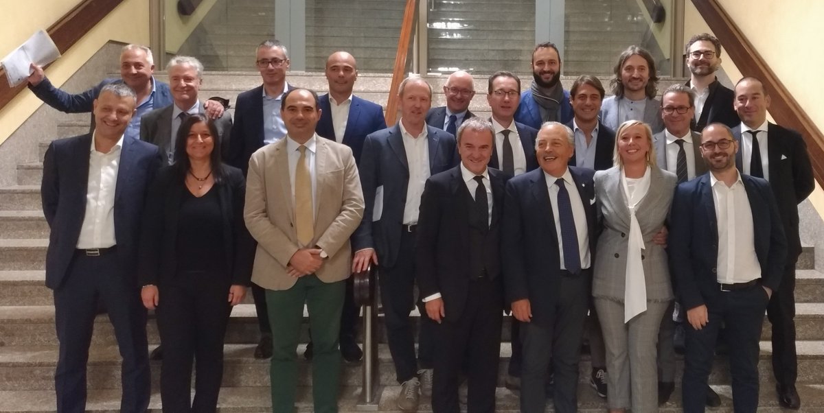 Assintel si rinnova: passaggio del testimone fra Giorgio Rapari e Paola Generali, la nuova Presidente delle aziende #ICT e Digitali. Leggi il Comunicato e scopri il nuovo Board 👉 assintel.it/sala-stampa-2/… <a href="/Confcommercio/">Confcommercio</a>