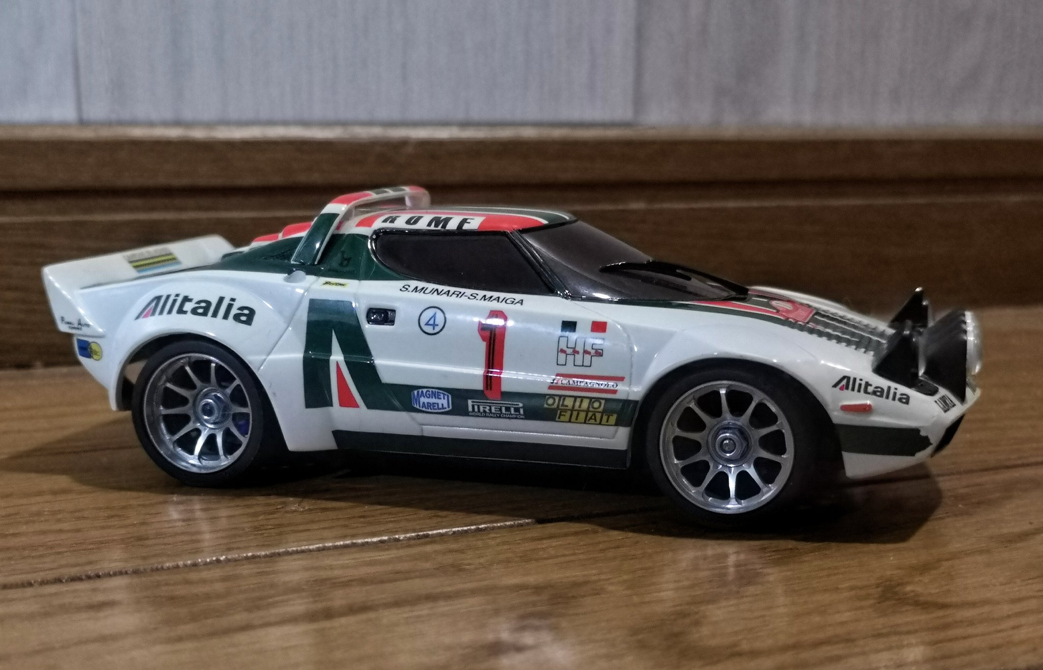 Twitter এ 宮尾岳 ストラトスはあまりにもホイールベース 前輪と後輪の間隔 が短いので リア駆動のシャーシを最短に改造しないとこのボディは乗らない 同じ理由でawd 4駆 のシャーシは使えない 何とかリア駆動でドリフトコーナーリングをマスターせねば