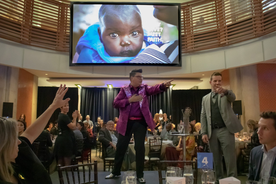 The_Auctionista's tweet photo. Less than 3 weeks until Layne is with @acfcanada for their #FoodForAction Event! Want to come out to one of the most spectacular events of the year? Join us at the #Nightcap Afterparty! Get tickets to the nightcap here: https://t.co/wrkXDeS5eA https://t.co/1pcgow2jlr