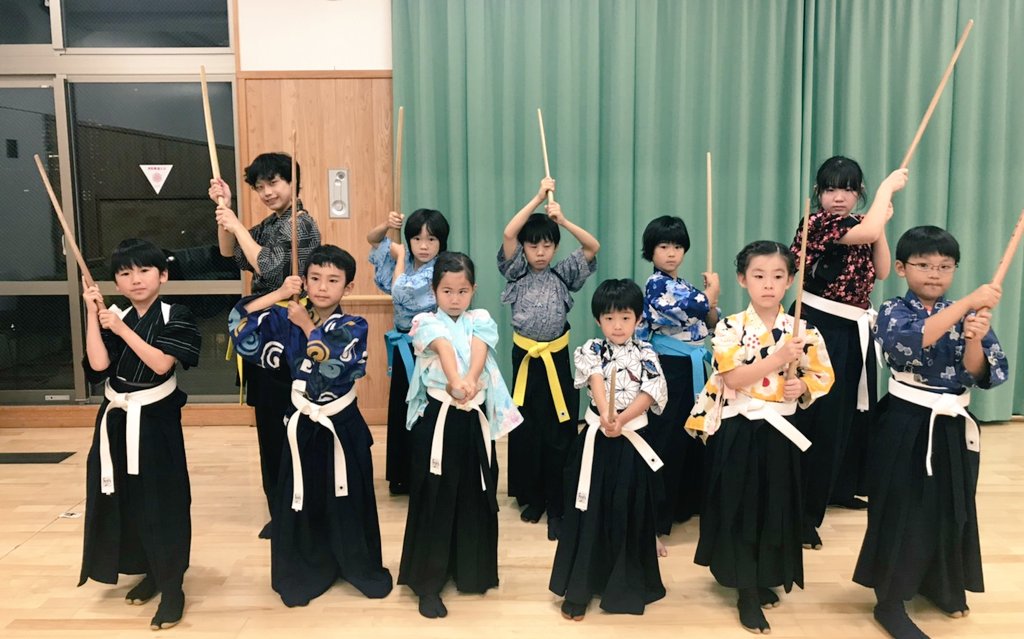 kengido_info's tweet image. 明日はいよいよ!
ジュエリーキッズ剱伎道クラスの本番です😊今年は最多の12人のサムライキッズの出演です!
どうぞ恵比寿までお立ち寄り下さいませ。
🍁恵比寿文化祭2019🍁
10/5(土)13:30~13:50
@恵比寿ガーデンプレイス 特設ステージ
#剱伎道
#ジュエリーキッズ
#恵比寿文化祭2019
#キッズサムライ