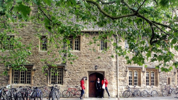 BalliolOxford's tweet photo. We’re delighted to see all the graduate Freshers arriving. Welcome to Balliol and welcome to the Holywell Manor community! #WelcometoOxford #gradsofballiol https://t.co/DdByyhHEfs