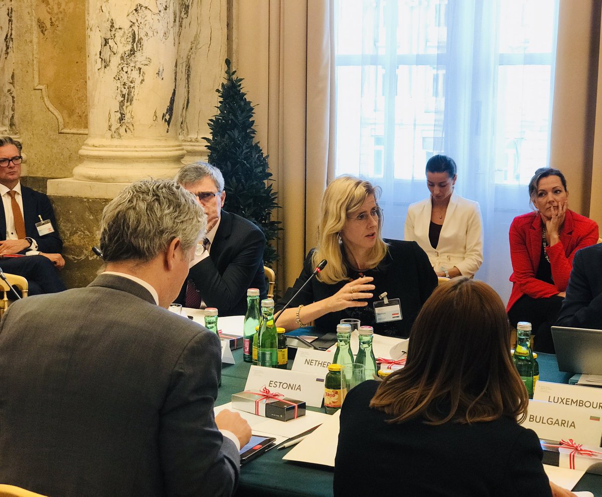 In Wenen de 7e #FriendsofIndustry verklaring ondertekend. We zetten in op klimaat, een sterke digitale agenda en gelijke kansen voor de Europese industrie en het #MKB. Samen krachten bundelen, essentieel voor een sterke industriële basis van de EU 💪🏻🇪🇺