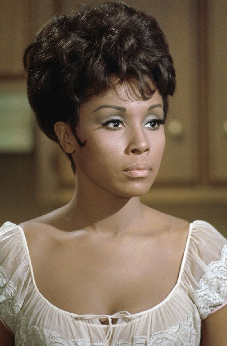 ThaBlackCord's tweet photo. Legendary Actress, Diahann Carroll lost her battle with Cancer today.  She was 84. 💔

#Legend 
#DiahannCarroll
#Beauty https://t.co/jWf9EymdUe