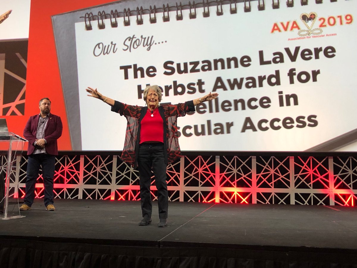 IrishBearO's tweet image. #AVASM19 Founder Suzanne Herbst presents award to ⁦@AirliftNurse⁩ Tim Spencer. 👏🏼👏🏼