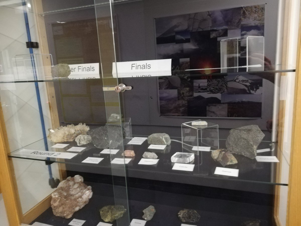 Geology_Tim's tweet photo. This clearly shows why ice isn't a good mineral as it can't be displayed in a fancy display case ;) #quartznotice #7hardness #willbounceback @OU_EEE https://t.co/agreViC7mr