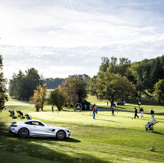 MercedesBenzCDN's tweet photo. Last month, 9 finalists competed in the #MercedesTrophy in Canada. This week, 3 winners will represent Team Canada in the World Final in Stuttgart, Germany. Good luck to our Canadian golfers on #NationalGolfLoversDay 🏌️ ⛳ 
@MercedesSports #MercedesSports #Golf #MBGolf #SL https://t.co/JcX7fGRVVG