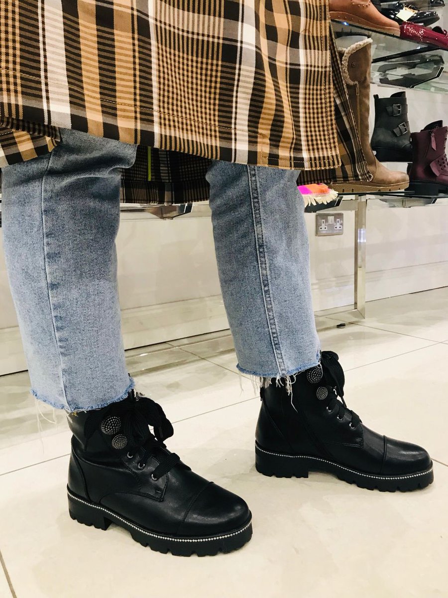 MODAshoes's tweet image. LAST. CHANCE. TO. BUY.

Betsy black lace up boot with button embellishments.

Sizes 3, 4 &amp;amp; 7 left!

#nearlygone #getinquick

Call 02891 827898 and pay over the telephone to reserve yours.