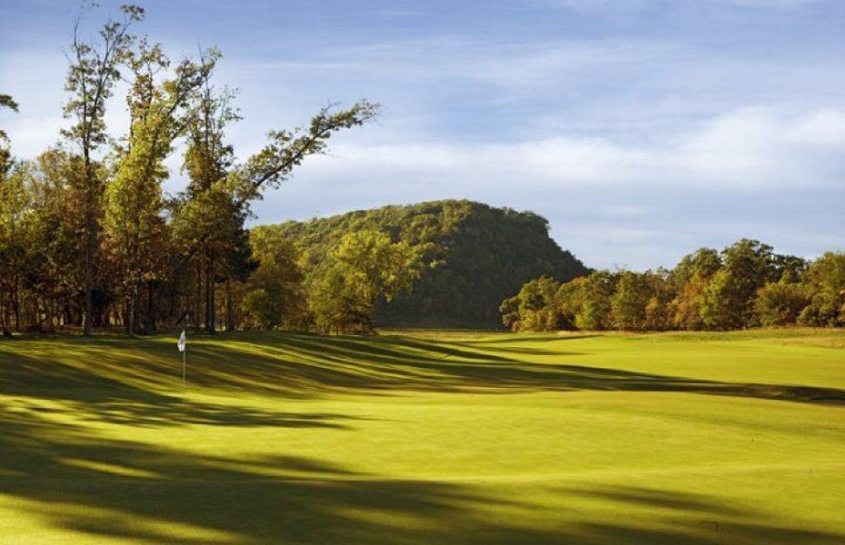 ISUGC's tweet photo. The team will head to Lake City, MN this weekend to the second Twin Cities Regional at The Jewel Golf Club! We are back to having an A and B team as well, and can’t wait to introduce our new players this weekend! https://t.co/RXWPMqqVQc