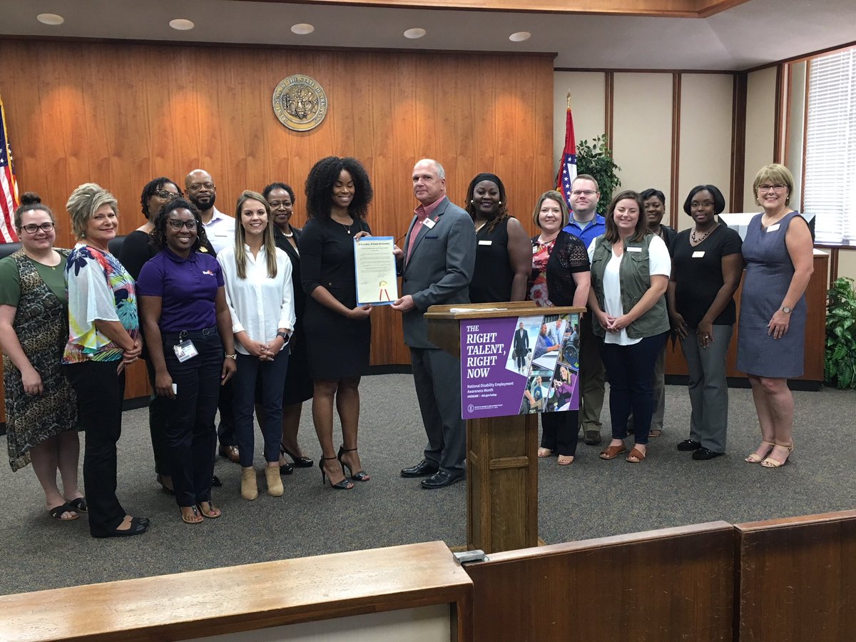 ArkansasDWS's tweet photo. Great kick-off of National Disability Employment Awareness Month in Texarkana, Arkansas with ARS staff and Mayor Allen Brown reading a proclamation declaring October as NDEAM in the city.  Read the story by @TxkGazette here:
https://t.co/ntcFS4hYyb

#NDEAM #ARDEAM https://t.co/L3Q4fVeT2c