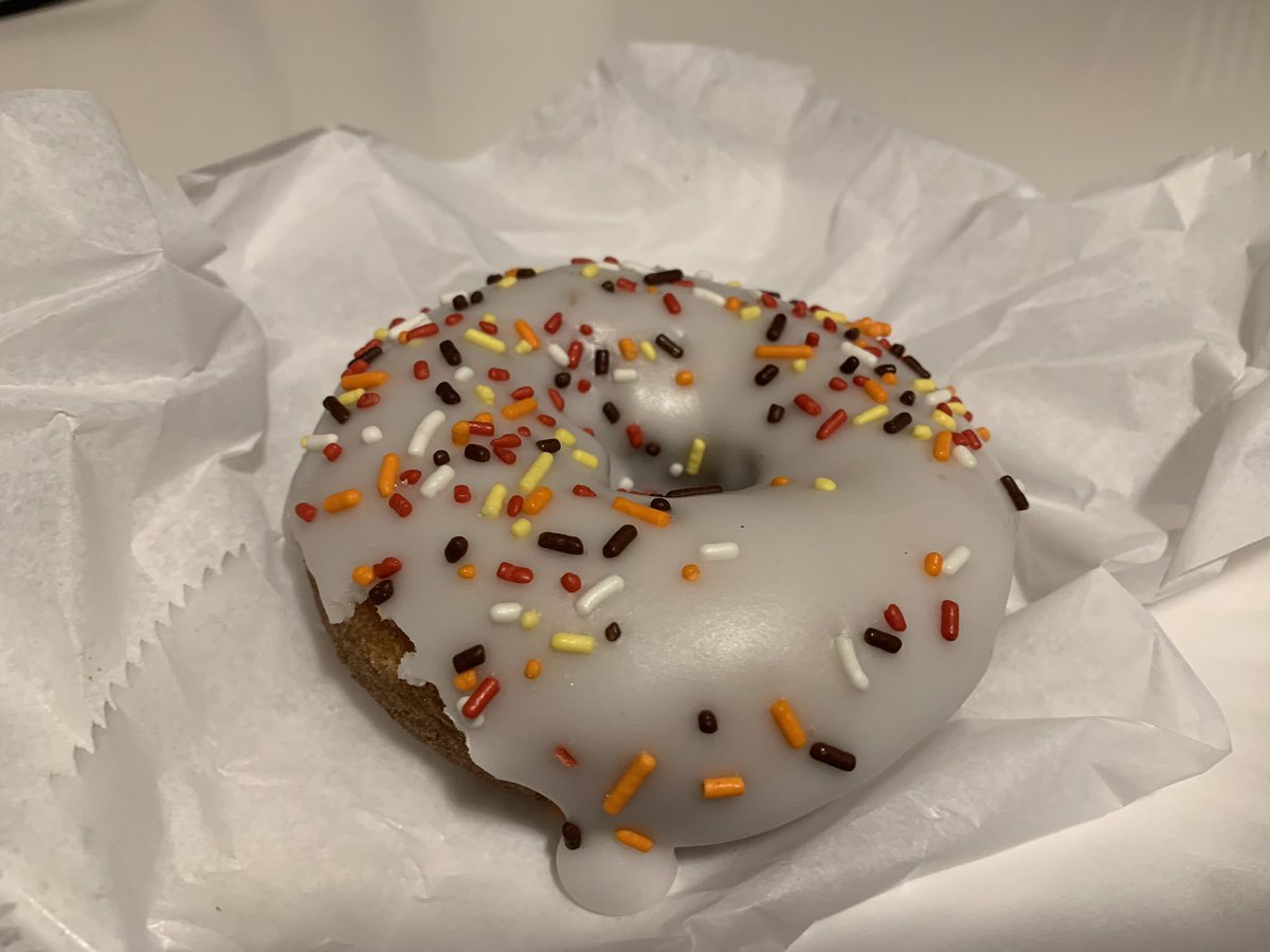 GregOver3's tweet photo. #breakfast #donut #GetGlazed #GetCreamed https://t.co/r4k2jtU7Y6