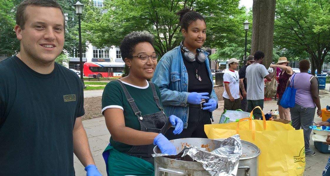 simaleerbg's tweet photo. @FCRCollective has been feeding the people since 2015!
Our model is based on our mentors the Black Panthers.
#SurvivalPrograms
#ServeThePeople
#MutualAid https://t.co/U6o6RiNBpE
