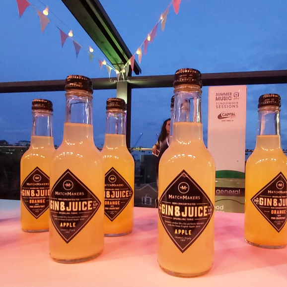 matchmakersgin's tweet image. Friday night line up! 😍 Beautiful pre-mixed cocktails in 2 flavours #ginandjuice #party #lineup #cocktails #bottles #premixed #drinks #bartender #gincocktails #ginjuice #juice #juicy #bar #matchmakers #cocktailsofinstagram #cocktailoclock #drinkstragram #craftcocktails