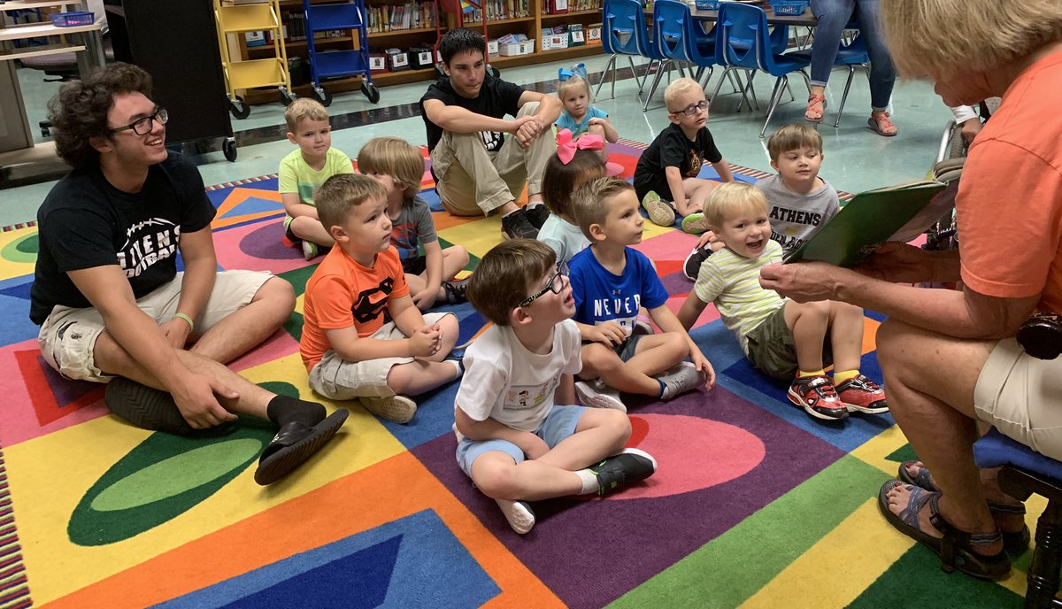 MsLesleeAES's tweet photo. Loving library with our eagle buddies! We love sharing time with Mrs. Julie’s class too 😊 https://t.co/ZmaYdZM86e