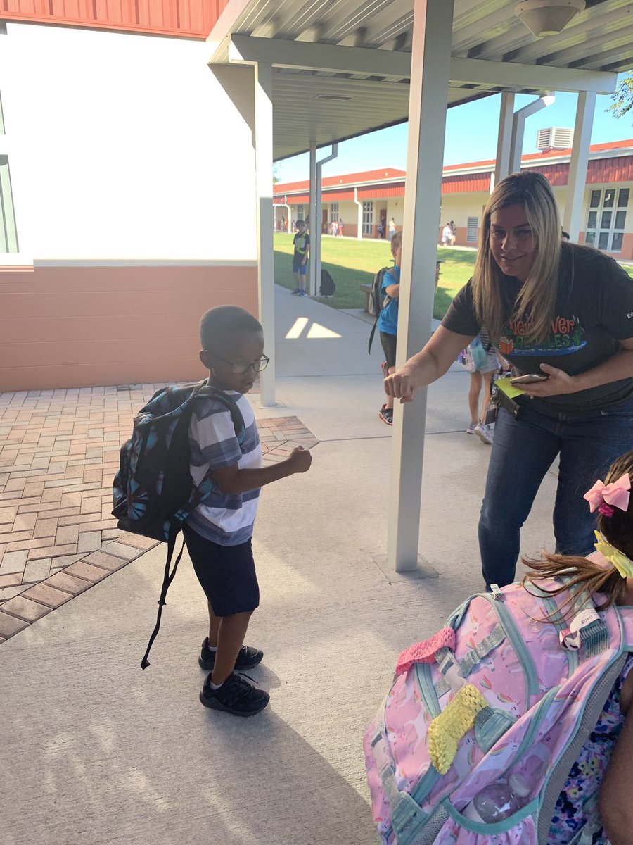 NewRiverElemen's tweet photo. Fist bump Friday! Great way to end the week and stay excited for learning! #committed2success https://t.co/6c5LZuaBtI