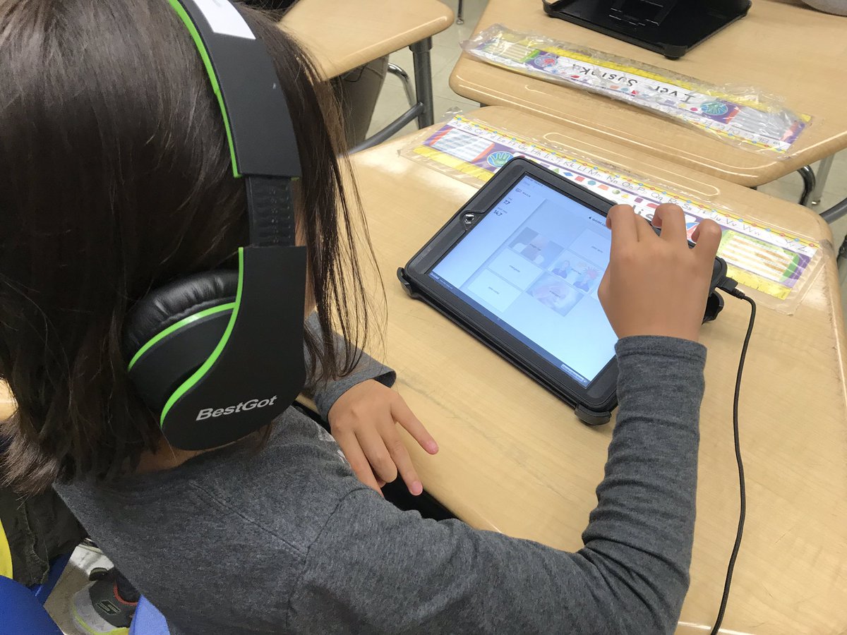 IrvingEspanol's tweet photo. 3rd grade students reviewing descriptive words in Spanish using @quizlet- #comprehensiveinput that is compelling and engaging for them and that they can keep practicing at any time #Weared97 #oakpark97 #irving97 https://t.co/SSSTtUDsOd