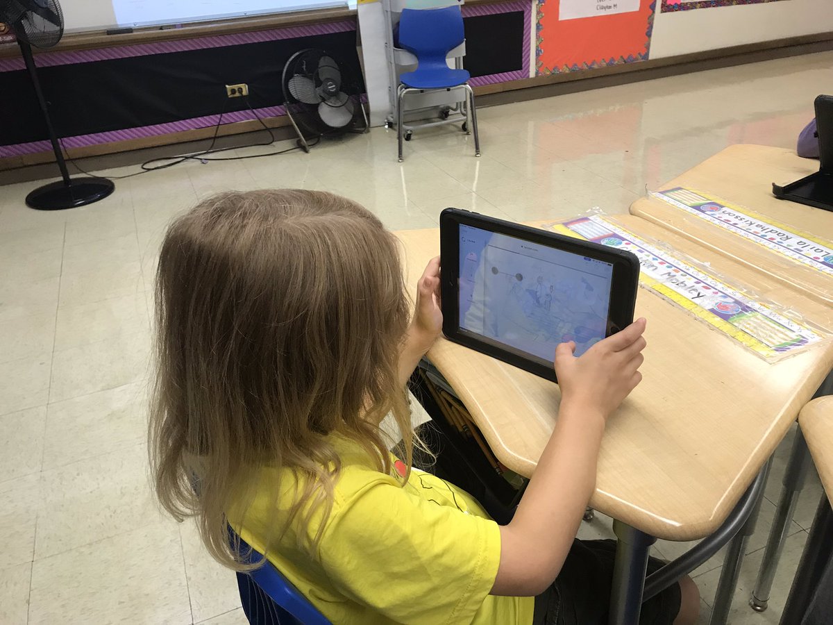 IrvingEspanol's tweet photo. 3rd grade students reviewing descriptive words in Spanish using @quizlet- #comprehensiveinput that is compelling and engaging for them and that they can keep practicing at any time #Weared97 #oakpark97 #irving97 https://t.co/SSSTtUDsOd