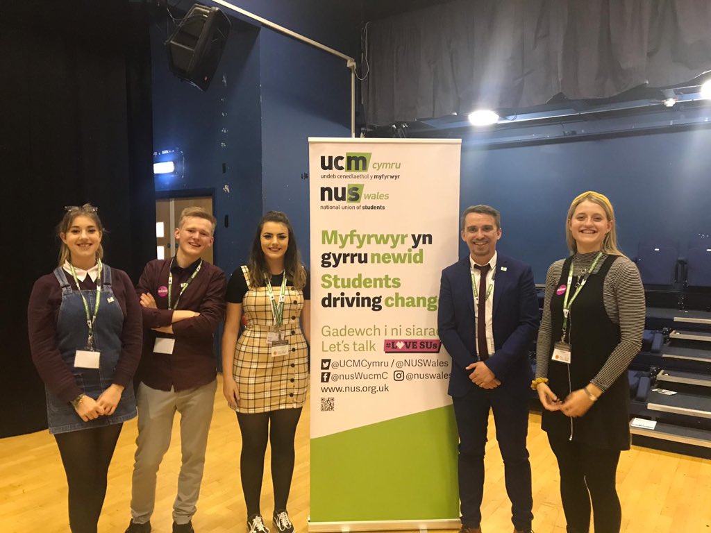 UCMCymru's tweet photo. Dyna’r cyfan o’n cyfarfod ymylol #MyfyrwyrFelPartneriaid yn #Plaid19. Digonedd o bethau i feddwl amdanynt.
 
Nawr mae’n amser i ni gael golwg o gwmpas y gynhadledd.
 
Diolch i'r rhai a fynychodd ac a gyfranogodd! https://t.co/8AJbJZVzOH
