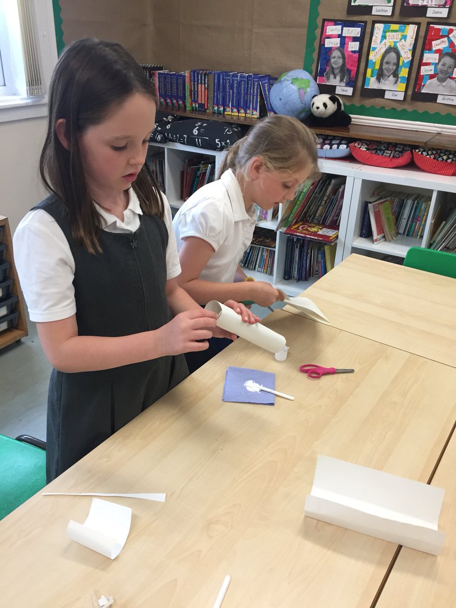 ThornhillPS1's tweet photo. Constructing paper buildings during STEM this afternoon. #mlcSTEM #tpsSTEM https://t.co/WAvIXtC755