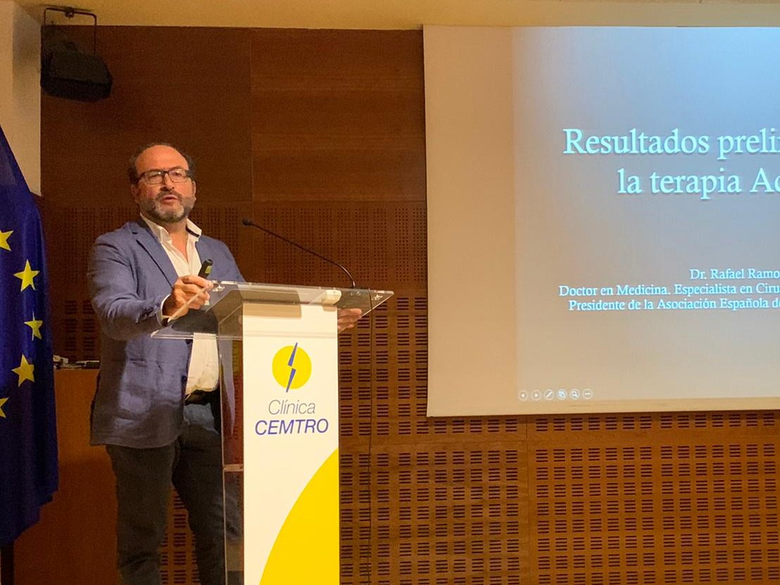 El presidente d'<a href="/AEMEF_/">AEMEF</a> ,Rafael Ramos y el Jefe del Servicio de Medicina y Traumatología del Deporte de <a href="/ClinicaCEMTRO/">ClinicaCEMTRO</a>, Dr.<a href="/tomasfernandezj/">tomas fernandez jaen</a>, cierran la jornada con la presentación del sistema, indicaciones y ventajas de la utilización de la tecnología UTI patentada por #Actisound