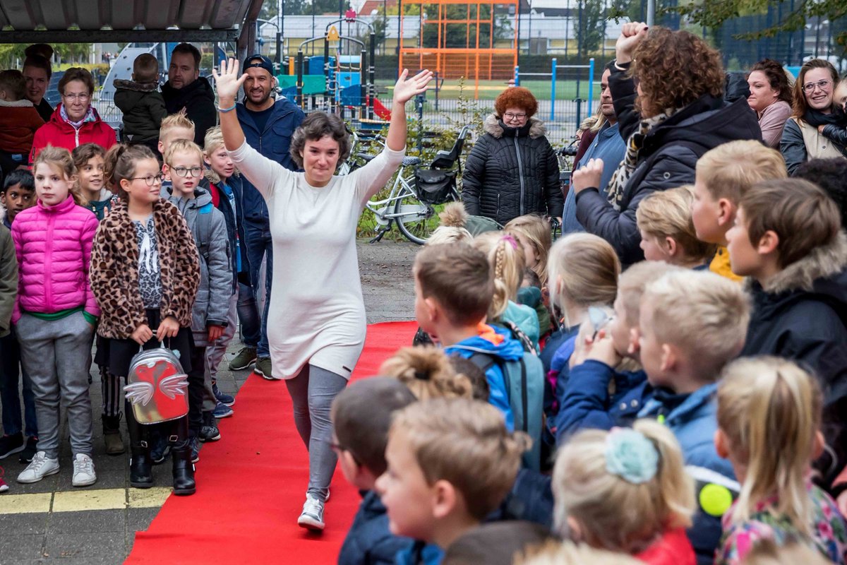Hanneke is de leukste leerkracht van Nederland: 'Ontzettend trots' rtlnieuws.nl/editienl/artik…