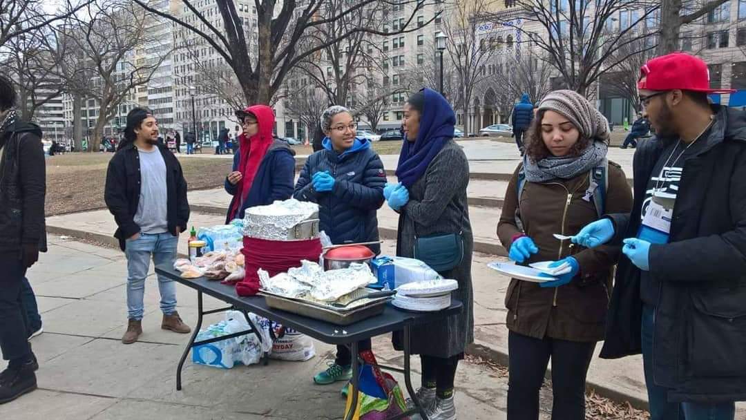 simaleerbg's tweet photo. @FCRCollective has been feeding the people since 2015!
Our model is based on our mentors the Black Panthers.
#SurvivalPrograms
#ServeThePeople
#MutualAid https://t.co/Jyf9rJPbQh