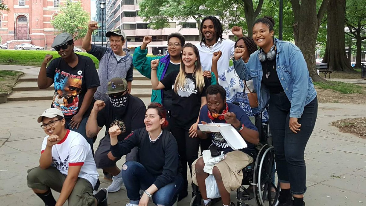 simaleerbg's tweet photo. @FCRCollective has been feeding the people since 2015!
Our model is based on our mentors the Black Panthers.
#SurvivalPrograms
#ServeThePeople
#MutualAid https://t.co/Jyf9rJPbQh