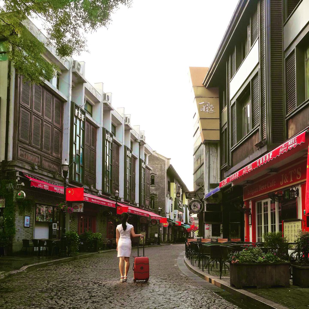 BrigittaWu's tweet photo. Welcome to my dearest hometown!
The Bund (老外滩) is full of romantic bars and western buildings while the Culture Square (文化广场) has fantastic night view!
Just come and see!
#ningbo #zhejiang #bund #romantic #宁波 #旅游 #浙江 #老外滩 #文化广场 #寧波 https://t.co/LiHCf8yWPu