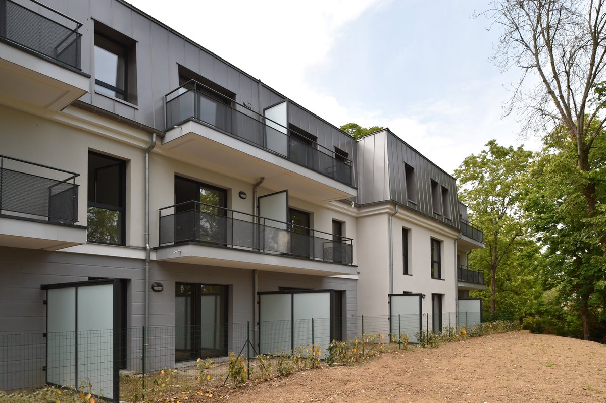 🏡Inauguration de 24 logements #Seqens à Louveciennes. Située dans un cadre exceptionnel, notre nouvelle résidence s'inscrit dans une démarche de #DéveloppementDurable et a obtenu la certification H&amp;E, profil A et le label #Qualitel 🌎🌿<a href="/MonLouveciennes/">Ville de Louveciennes</a> Architecte 👉Amina HURET