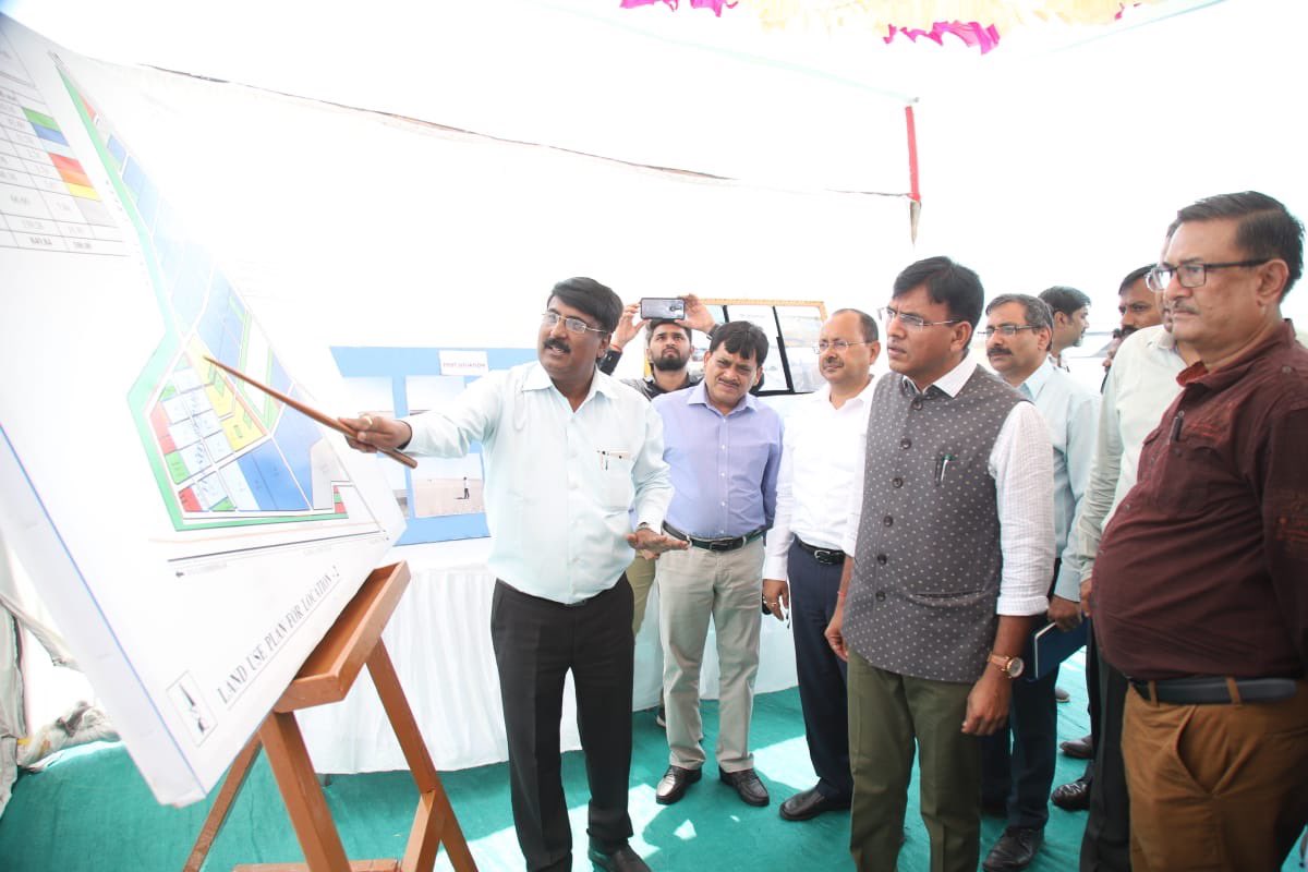 Took tug ride to take complete view of various berths & overall infrastructure at @KandlaPort. On board, discussed future requirements of infrastructure. Also visited the site of Smart Industrial Port City (SIPC). Discussed details of facilities planned to make available therein.