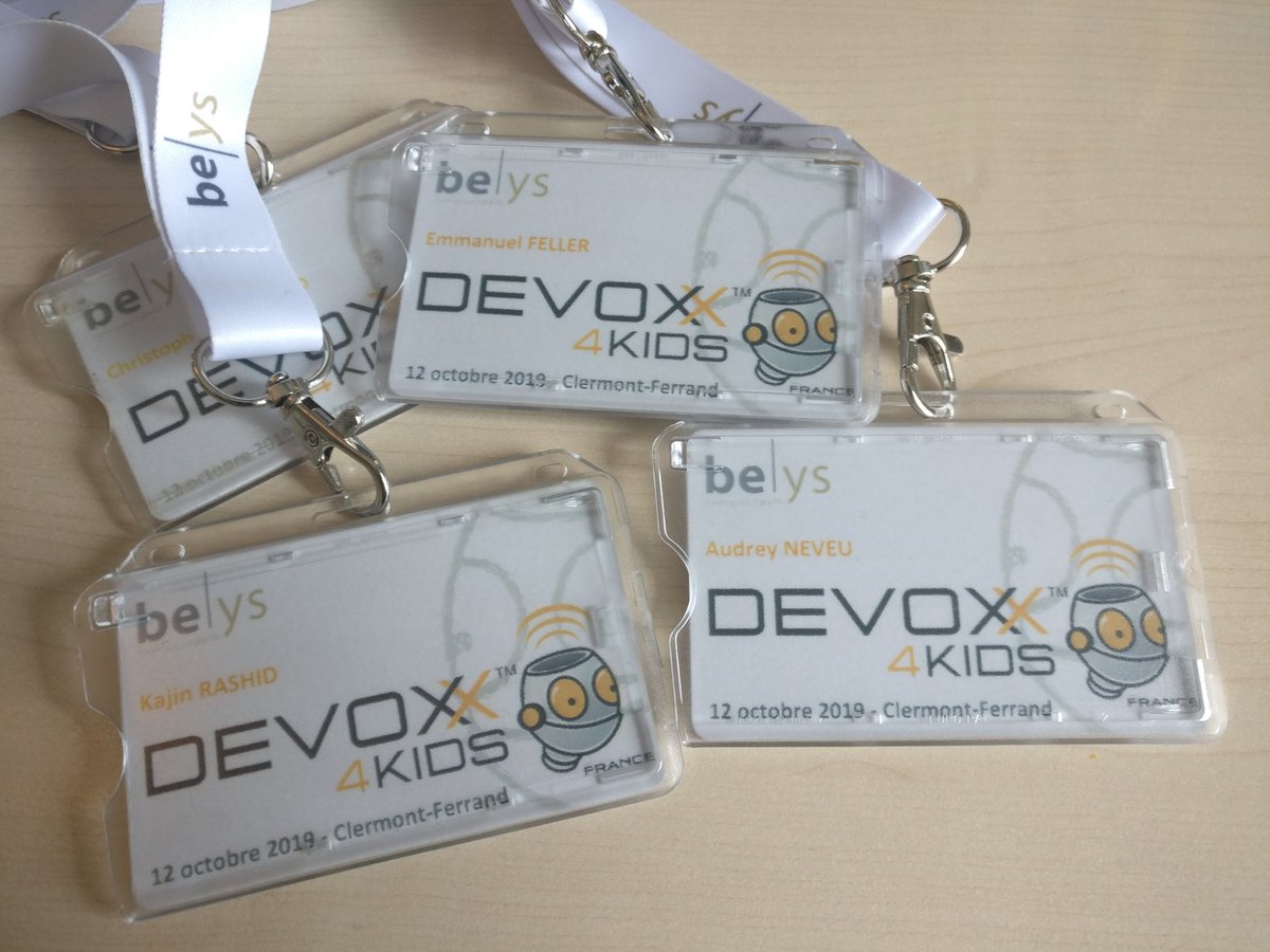 Pour le <a href="/Devoxx4KidsFR/">Devoxx4KidsFR</a> du 12/10, je crois que du côté de la salle ils sont prêts à nous accueillir. Au fait, il reste des places pour vos enfants : ticket.devoxx4kids.fr/event/d4k-cler…