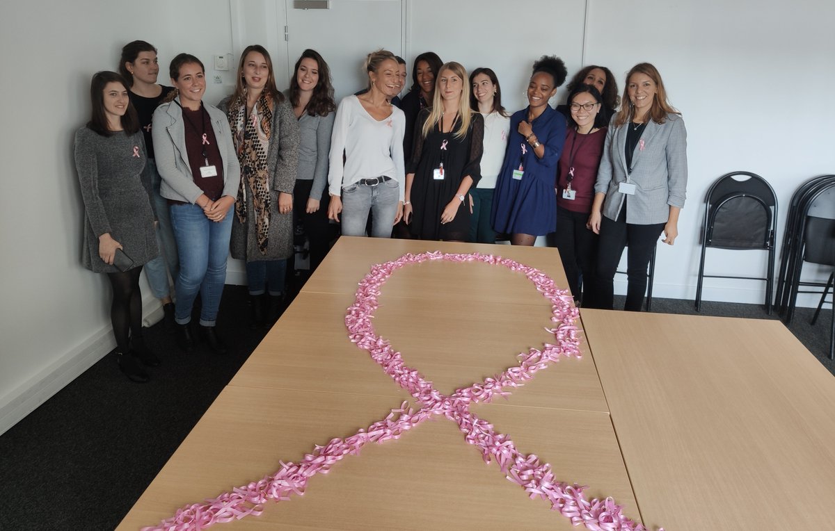 Alten_france's tweet photo. [Tous concernés par le cancer du sein🎗]
Les collaborateurs ALTEN (France entière) ont aujourd'hui été sensibilisés à la prévention du cancer du sein. Au programme : Confection et distribution de rubans roses. #LOCTOBREROSEDALTEN https://t.co/mvRW5Z82A6