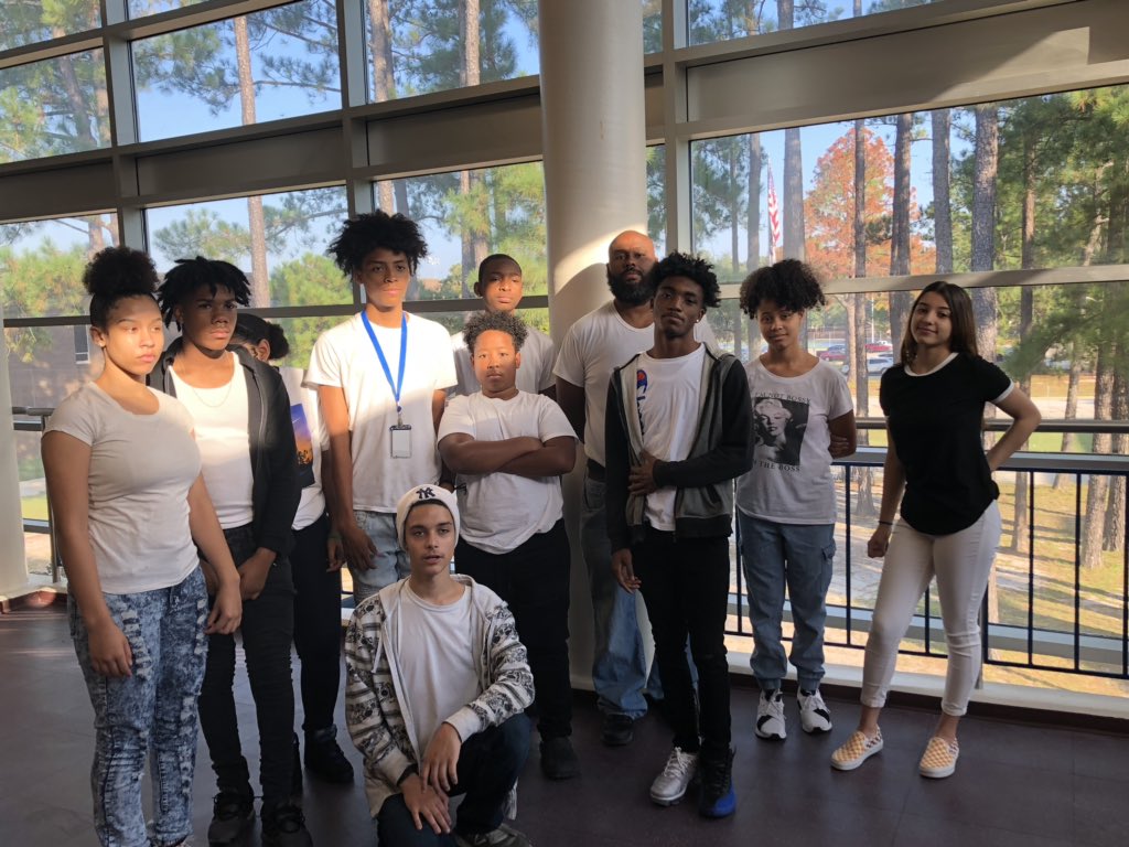 WestoverBBall's tweet photo. Itβs #WHSHoCo #SpiritDay #ColorWars !! Rockin with the Class of 2023! #FreshInWhite
@WestoverHS https://t.co/Gp1hnp1mWz
