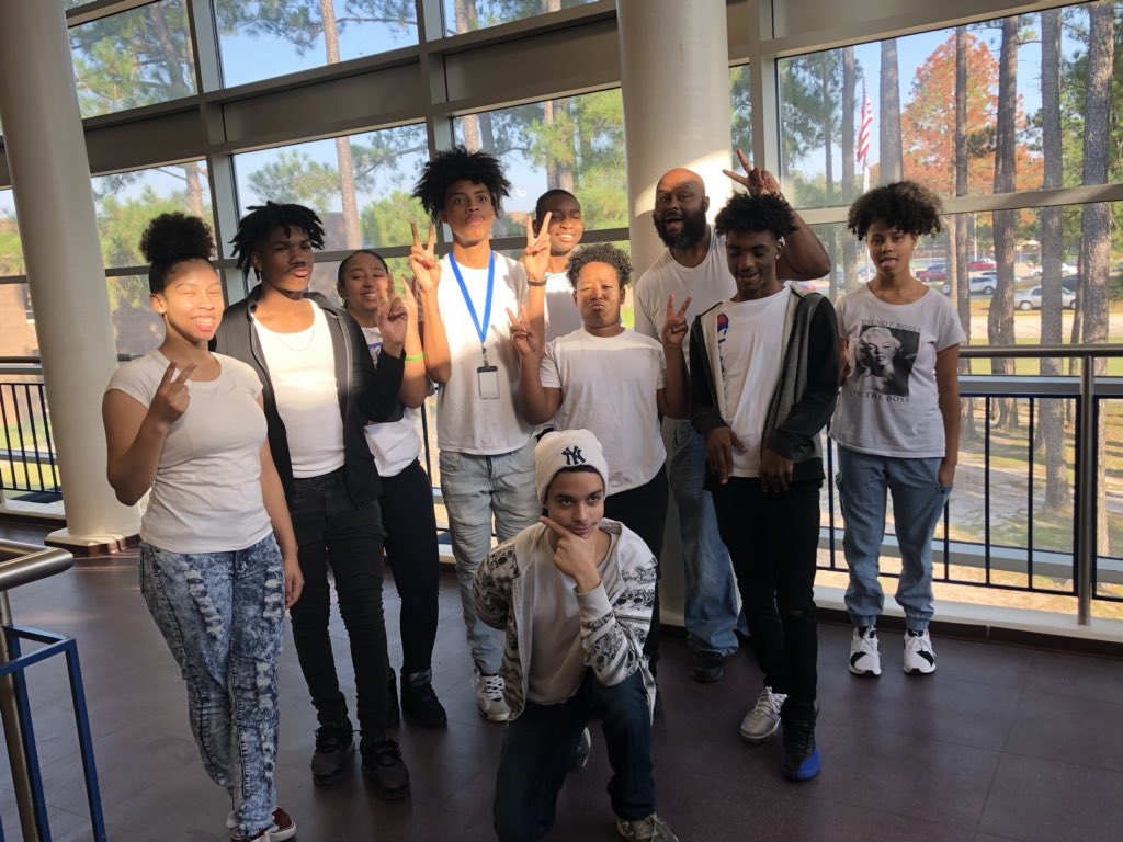 WestoverBBall's tweet photo. Itβs #WHSHoCo #SpiritDay #ColorWars !! Rockin with the Class of 2023! #FreshInWhite
@WestoverHS https://t.co/Gp1hnp1mWz