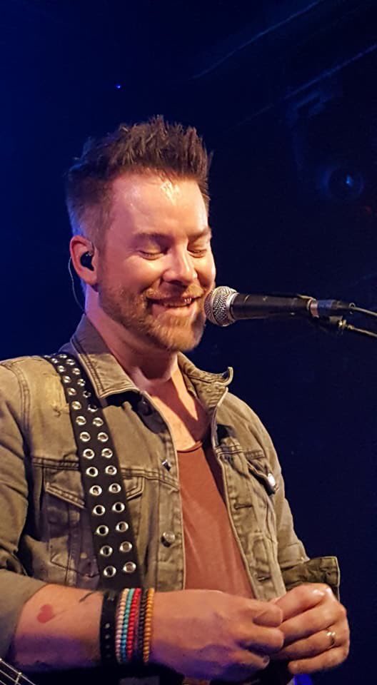 NyCArole426's tweet photo. #FB2017 @thedavidcook @theTroubadour 🎵🎸 https://t.co/bhRTDyObUq