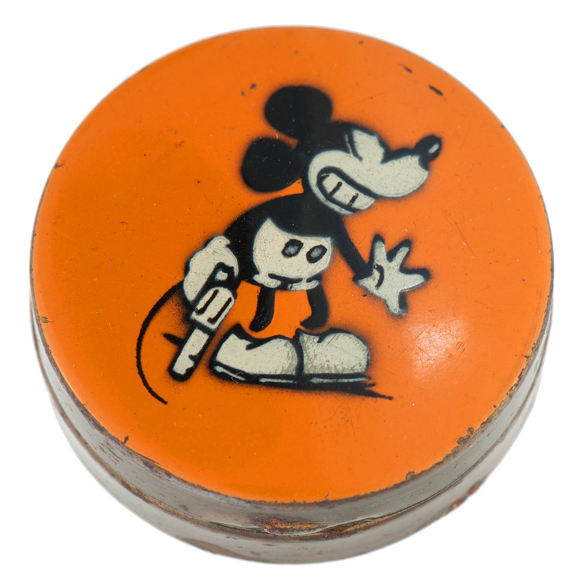HakesAuctions's tweet photo. #Hakes228 Sneak Peek! Here's another great @Disney item in @HakesAuctions' next sale - an enameled pill box featuring an unusual image of a grinning #MickeyMouse with a #gun in his hand! Check it out!
#HakesAuctions #Disney #MickeyMouse #MickeyMouseFans #DisneyCollectors https://t.co/SKj6e9GbeJ