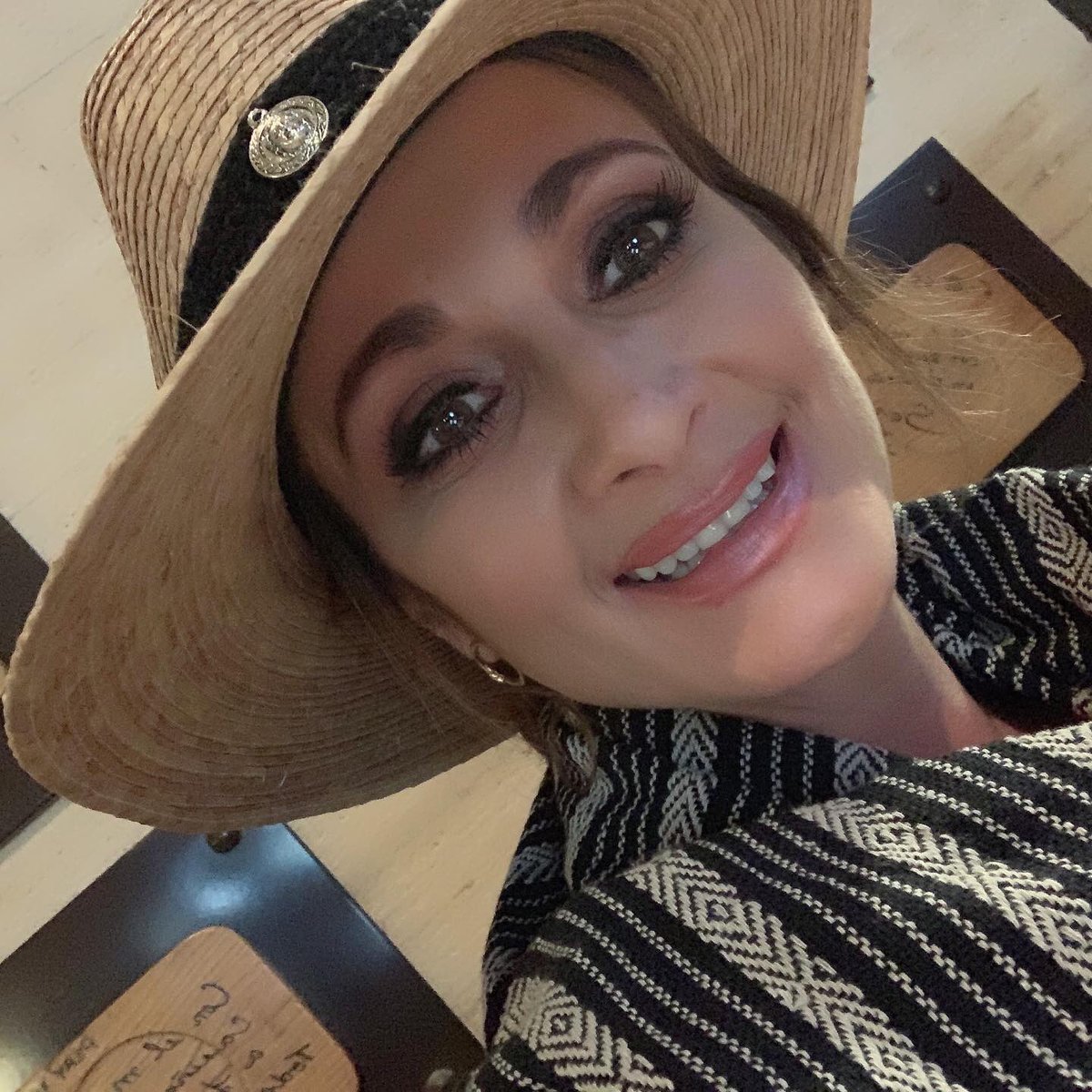 Hola!!! Tengamos un maravilloso día! La #vida es hermosa #FelizViernesATodos 🙏😘