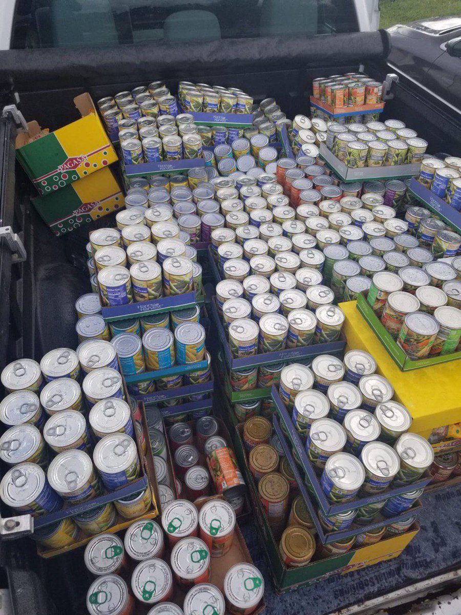 MuslimYouthUSA's tweet photo. #MuslimYouth of @MKA_Orlando collected canned goods by the truckload. These will be sent to the Bahamas in aiding them to recover from the recent hurricane that went through that area. #WhatMuslimsDo #GivingBack https://t.co/36e9yriF7d