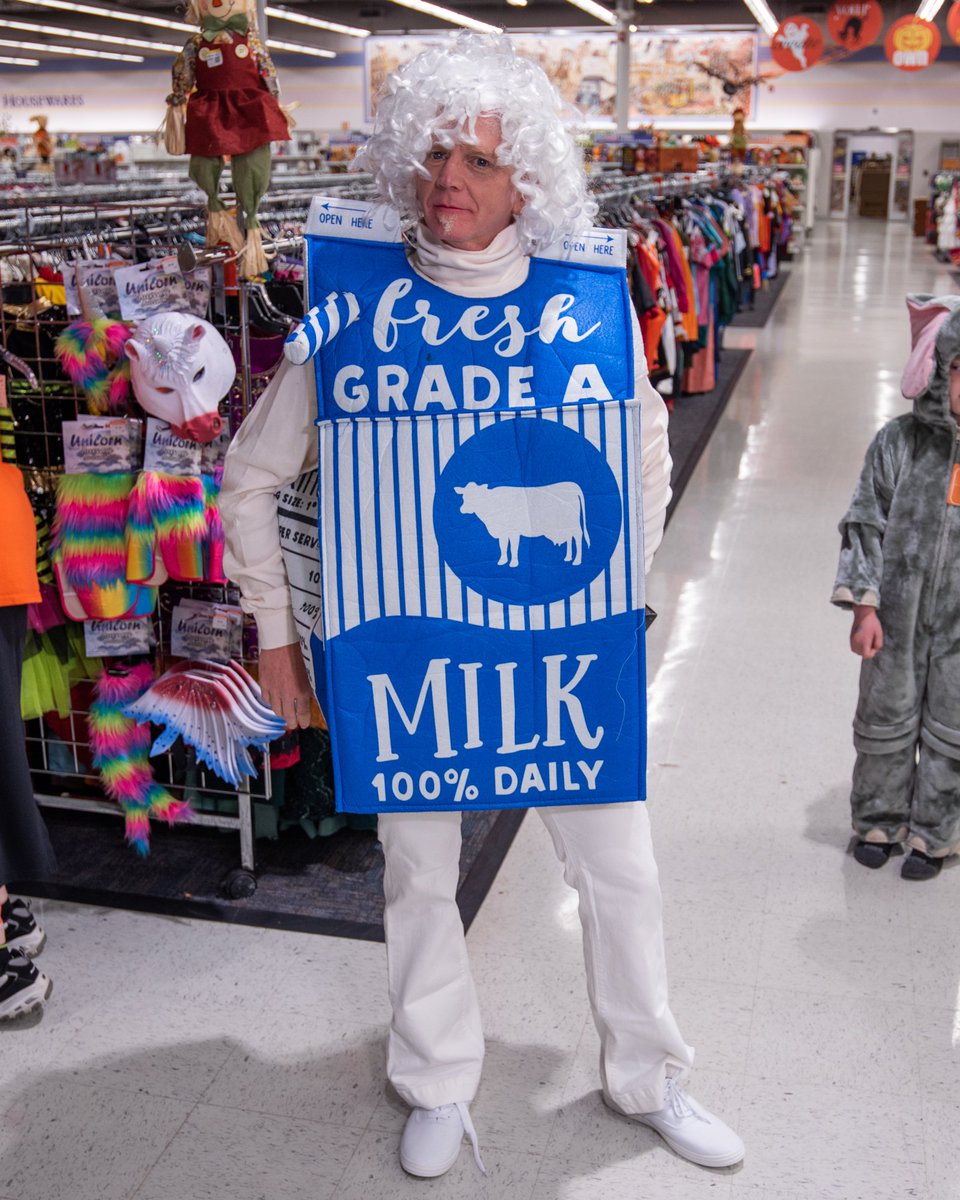 meetgoodwill's tweet photo. One week from today @fox12oregon & brave #AndyCarson - present a #Halloween show that is decidedly all #Goodwill. @GoodDayOregon get ready! https://t.co/3cqBQKjo0S