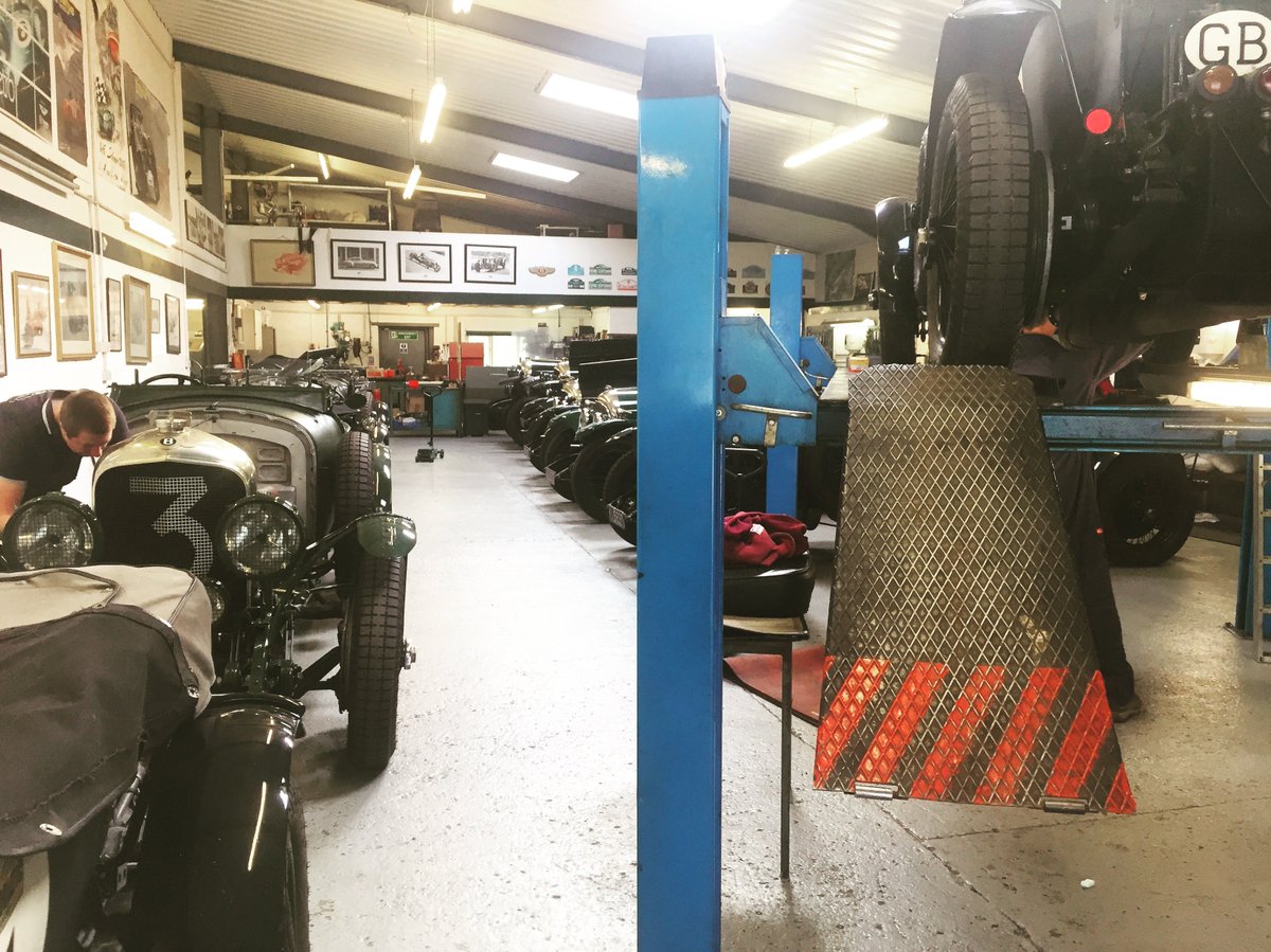 VBErestorations's tweet photo. A busy shop of Bentleys 😁
.
.
#vintage #bentley #workshop #friday #feels #somanycars #solittletime #vbe #complete #service https://t.co/zwnLuvkXIg