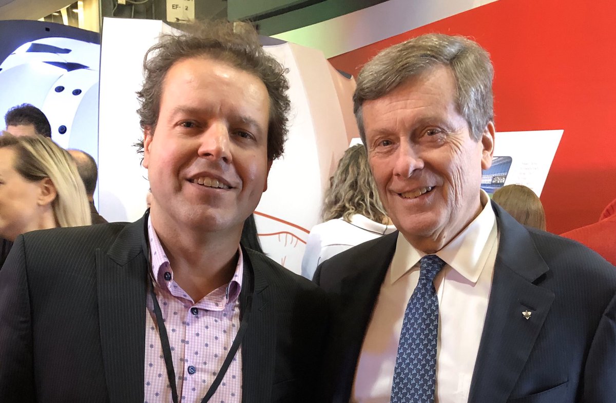 Had a great chat with Toronto mayor <a href="/JohnTory/">John Tory</a> about how <a href="/FrontFundr/">FrontFundr</a> enables every Canadian to invest in great ideas and startups like <a href="/LittleCanada_/">Little Canada</a>