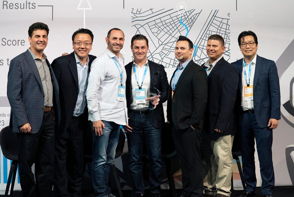 Teradata's tweet photo. Congratulations to @RodneiConnolly @sdmktgguy and the Teradata Digital team for winning the 2019 BrightEdge Elevating Award at the 2019 Edgie Awards #Share19 #DigitalTransformation https://t.co/3u2IaFOIwC