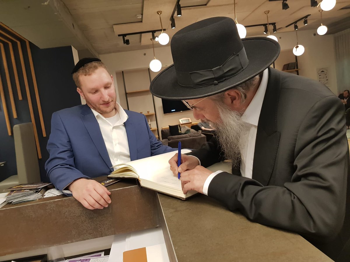 רוני גפני tweet media